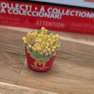 Zuru Mega Gross Mini - McMaggots Fries Collectible
